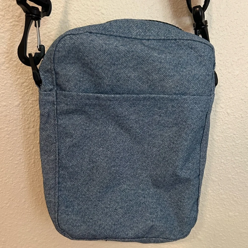 BAGGU sport crossbody